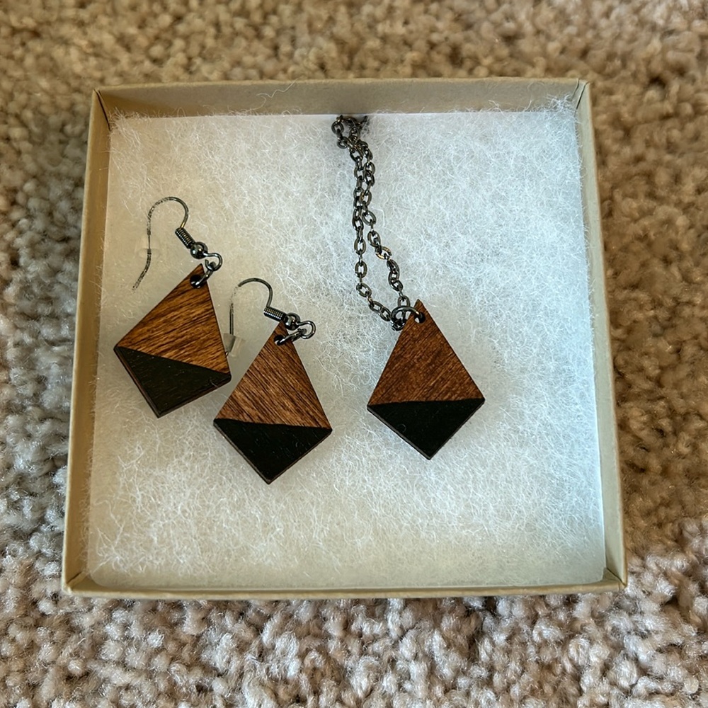 Brand new necklace and earring set